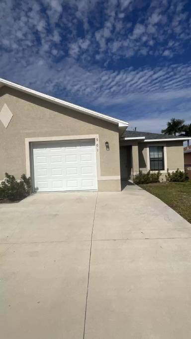 Main picture of 901 Cape Coral Pkwy W