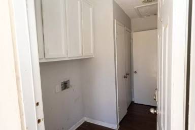 Main picture of 6919 W Cleburne Rd