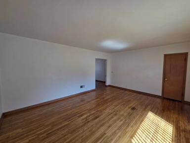 Main picture of 1025 W 8th St