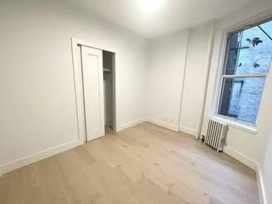 Main picture of 224 W 16th St