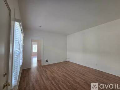 Main picture of 6015 Dunsmuir Ave