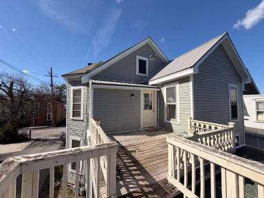 Main picture of 136 S 4th St