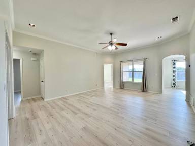 Main picture of 3705 Foxglove Ln
