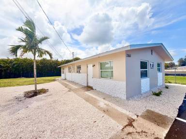 Main picture of 2347 Bayside St