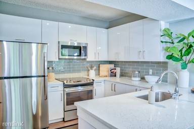 Main picture of 833 University Blvd
