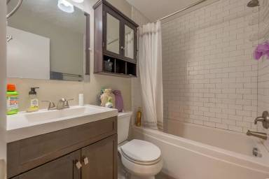 Main picture of 104 Nottingham Ct
