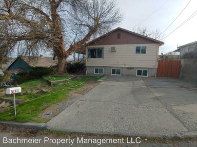 Main picture of 818 SW 8th St