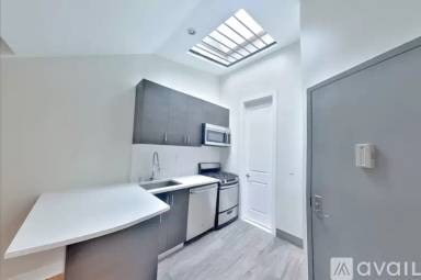 Main picture of 412 West 22nd St