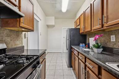 Main picture of Chatham Courts