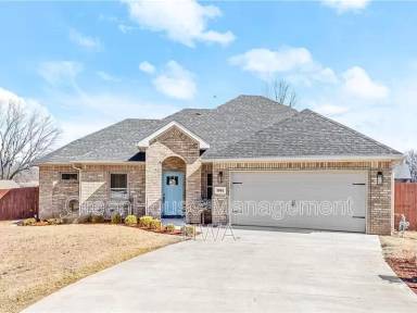 Main picture of 1901 Woodhause Cir