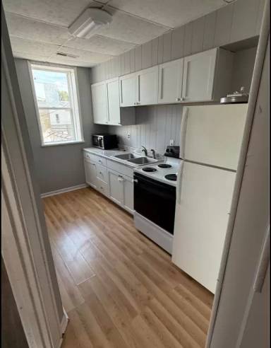 Main picture of 112 Main St