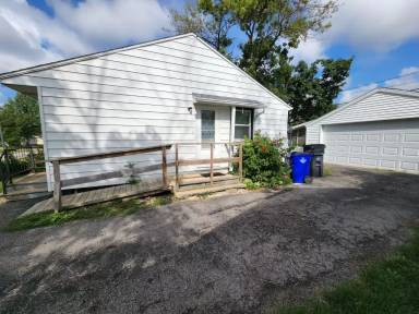 Main picture of 1632 Miami Dr NE