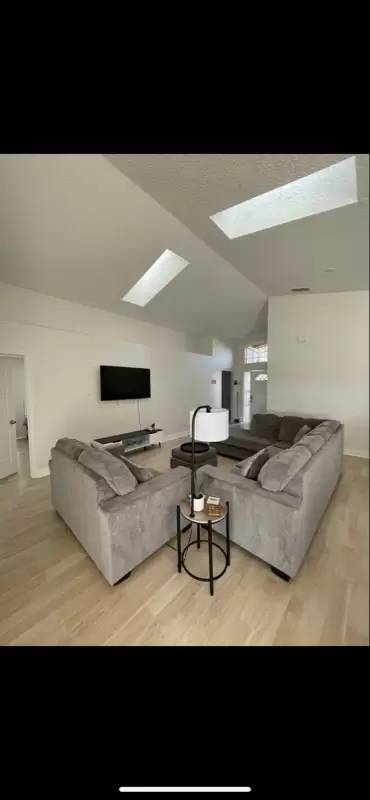 Main picture of 413 Woodlark Dr