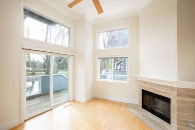 Main picture of 714 Portwalk Pl