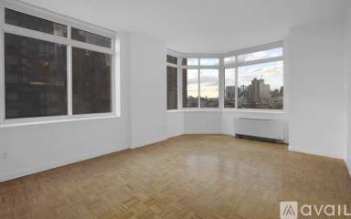 Main picture of 345 W 42nd St