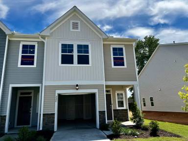Main picture of 228 Paramount Dr