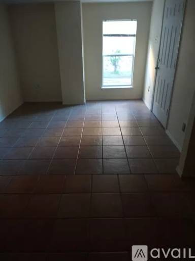 Main picture of 1636 Kingspoint Dr