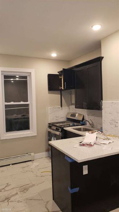 Main picture of 836 Jackson Ave