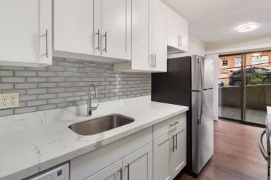 Main picture of 1629 Summit Ave