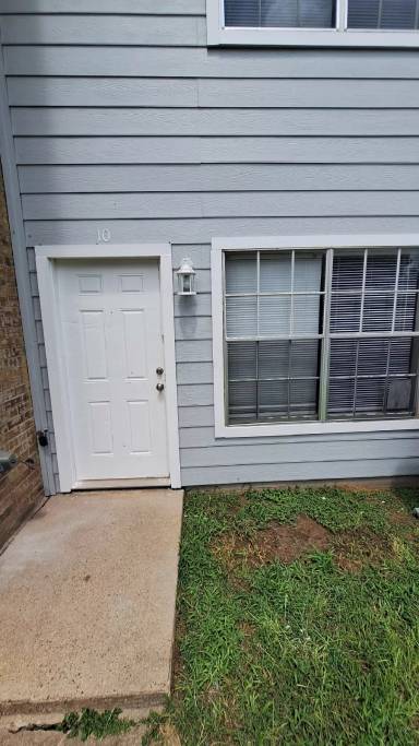 Main picture of 1906 Barak Ln