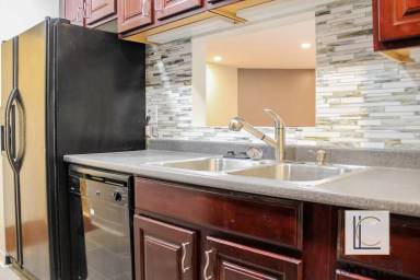 Main picture of 3043 Hawthorne Dr NE