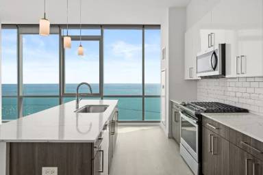 Main picture of 899 S Michigan Ave