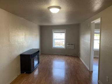 Main picture of 88 SE Main St