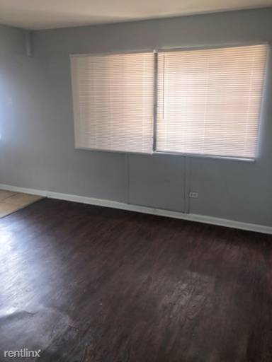 Main picture of 1465 E 69th St