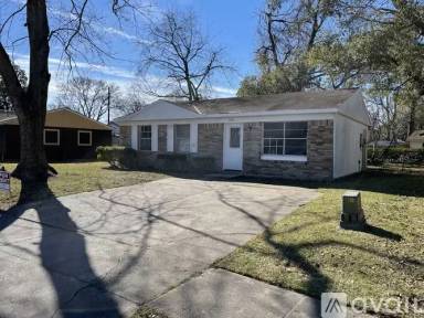 Main picture of 103 Town Homes Dr