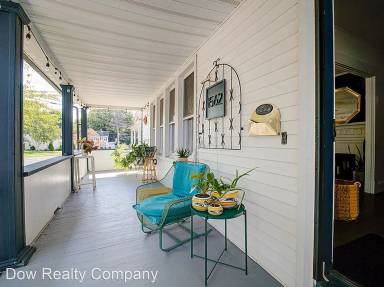 Main picture of 1562 Whitney Ave