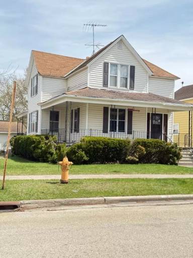 Main picture of 1102 1/2 Oakes St