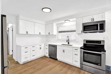 Main picture of 2580 Walnut Lake Rd