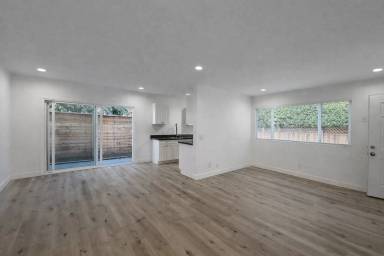 Main picture of 843 N Orange Dr