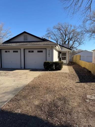 Main picture of 1101 S Woodland Ave