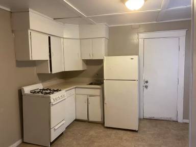 Main picture of 1533 Forrest Ave NE