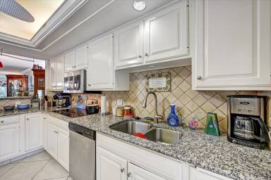 Main picture of 4821 S Landings Dr