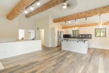 Main picture of 148 N Aspen St