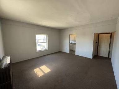 Main picture of 559 W Washington St