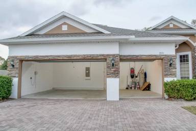 Main picture of 805 Bainbridge Loop