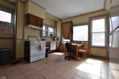 Main picture of 44 Linden St