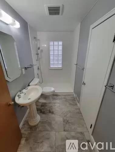 Main picture of 533 Clark St