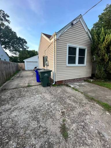 Main picture of 1004 Hugo St