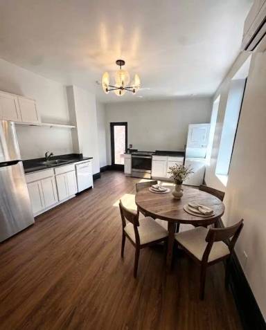 Main picture of 1600 Lowrie St