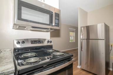 Main picture of 2100 Rhomberg Ave