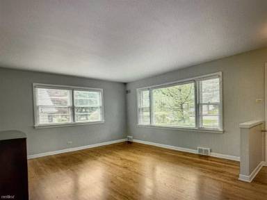 Main picture of 141 Tuttle Ave