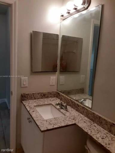 Main picture of 2884 SE 2nd Dr