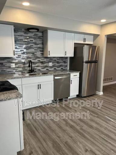 Main picture of 708 NE Ball Dr