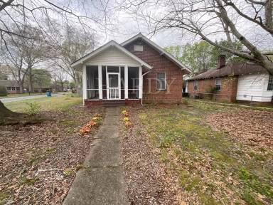 Main picture of 11 Roseway Cir NE
