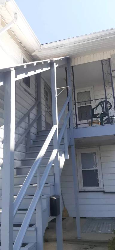 Main picture of 829 Railroad St