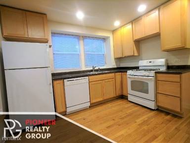 Main picture of 3910-28 N Pine Grove Ave